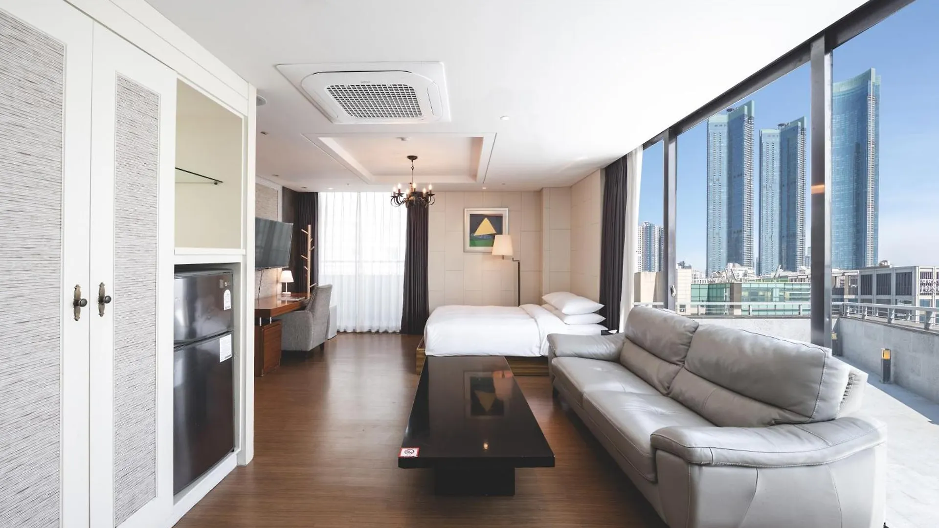 Sunset Hotel Busan 3*,