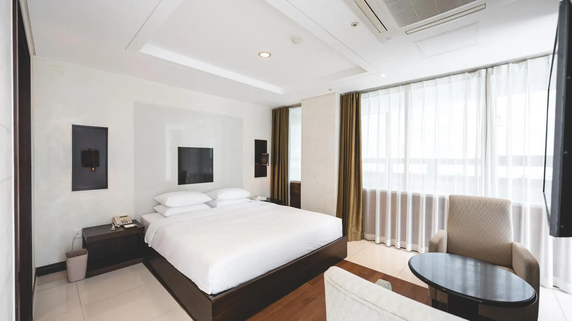 Sunset Hotel Busan 3*,